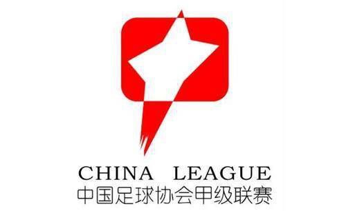 据The Athletic报道，2022年夏天，滕哈赫原本力主引进德容，但当时高层告知他没有足够转会预算，最后匆匆签下卡塞米罗。